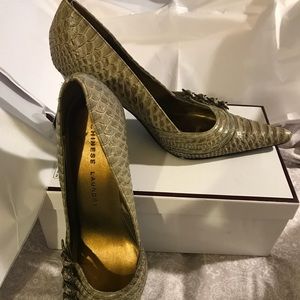 Beautifully used, needs new taps on bottom.